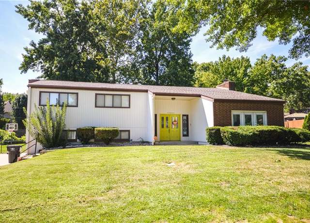 Property at 15001 E Avon Dr, Independence, MO 64055, 3 beds, 2.5 baths