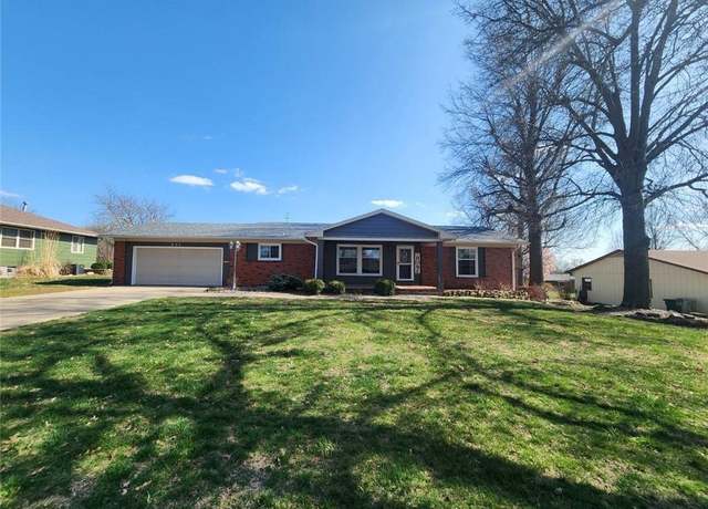 Property at 401 Minnetare Ln, Hiawatha, KS 66434, 3 beds, 2 baths