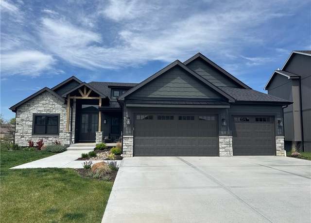 Property at 2062 NW O'brien Rd, Lee's Summit, MO 64081, 5 beds, 4 baths