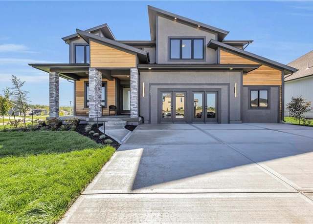 Property at 15291 W 161st Ter, Olathe, KS 66062, 4 beds, 3.5 baths