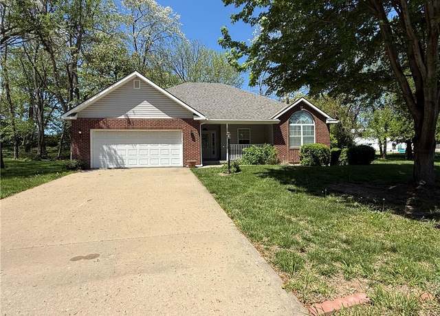 Property at 12 Chadwick Ln, Country Club, MO 64506, 4 beds, 3 baths
