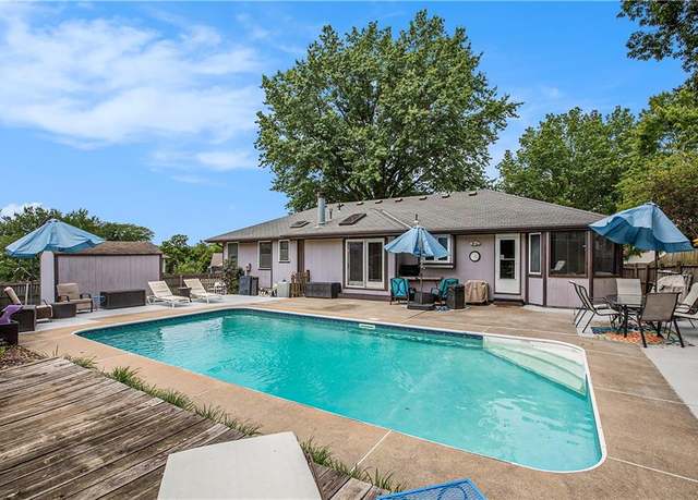 Property at 3316 NE Shannon Dr, Blue Springs, MO 64015, 3 beds, 2.5 baths