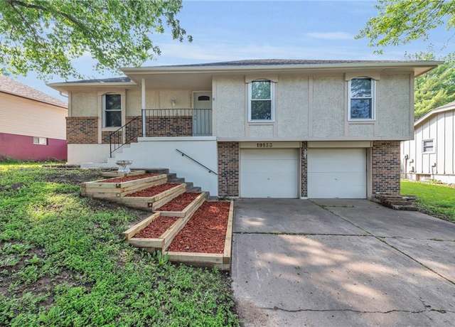 Property at 19133 E 15th St N, Independence, MO 64056, 3 beds, 2.5 baths