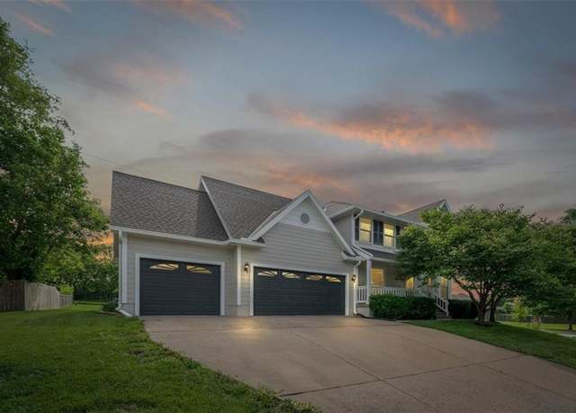 Property at 10001 N Wayne Pl, Kansas City, MO 64155, 4 beds, 3 baths