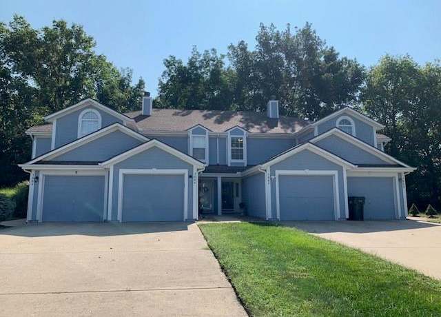 Property at 5662 NW Plantation Dr, Lee's Summit, MO 64064, 2 beds, 2.5 baths
