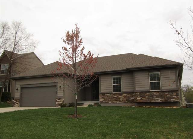 Property at 19360 W 208th St, Spring Hill, KS 66083, 3 beds, 2 baths