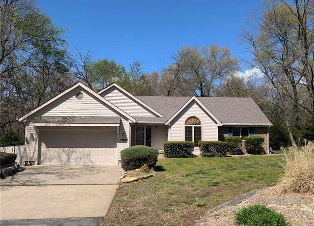 Property at 1203 E Quincy St, Pittsburg, KS 66762, 3 beds, 2 baths