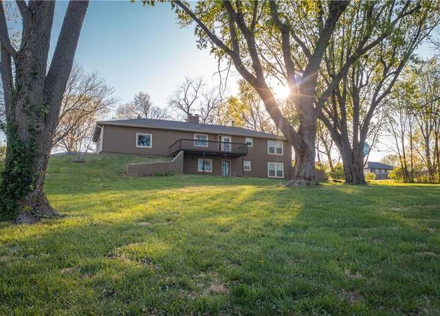 Property at 206 Meadowlark Ln, Ozawkie, KS 66070, 4 beds, 3 baths