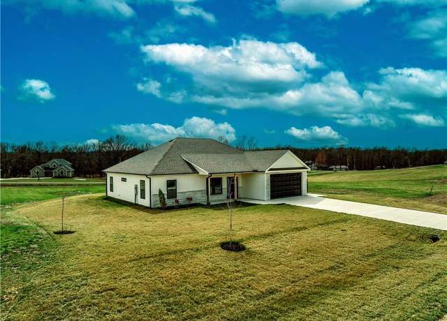 Property at 44 SW 160 Rd, Warrensburg, MO 64093, 3 beds, 2.5 baths