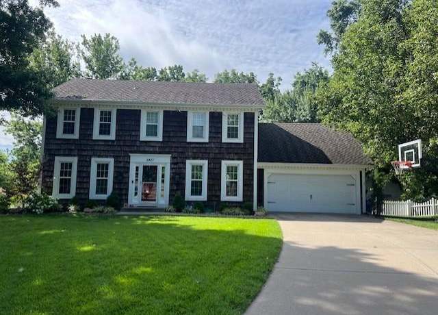 Property at 5421 Bluejacket St, Shawnee, KS 66203, 4 beds, 3.5 baths