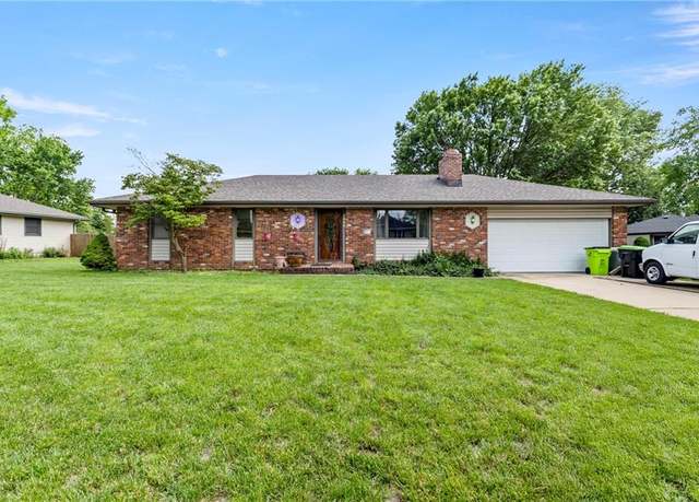 Property at 1903 Ann Ter, Harrisonville, MO 64701, 4 beds, 3 baths