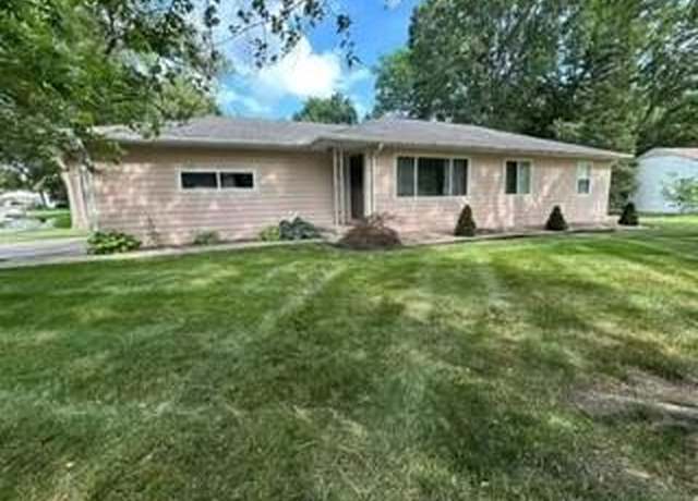 Property at 442 Circle Dr, Liberty, MO 64068, 3 beds, 1.5 baths