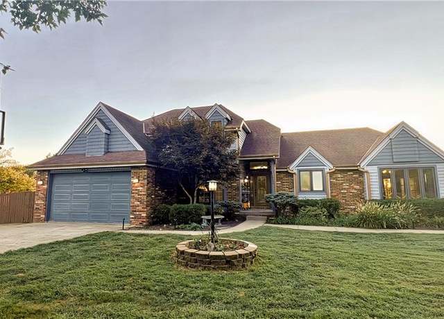 Property at 39 Mackenzie Dr, St Joseph, MO 64503, 5 beds, 3.5 baths