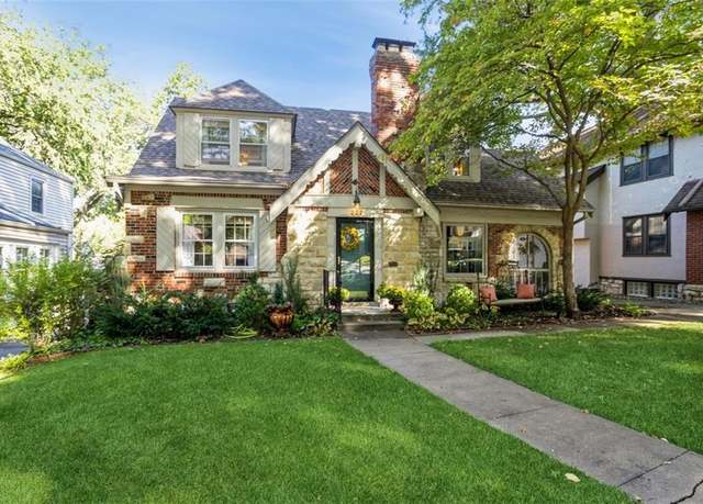 Property at 222 E 73rd Ter, Kansas City, MO 64114, 3 beds, 2 baths