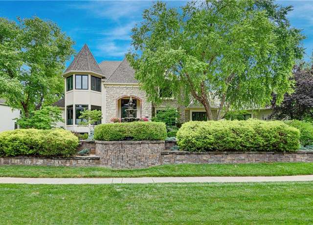 Property at 12804 Russell St, Overland Park, KS 66209, 5 beds, 4.5 baths