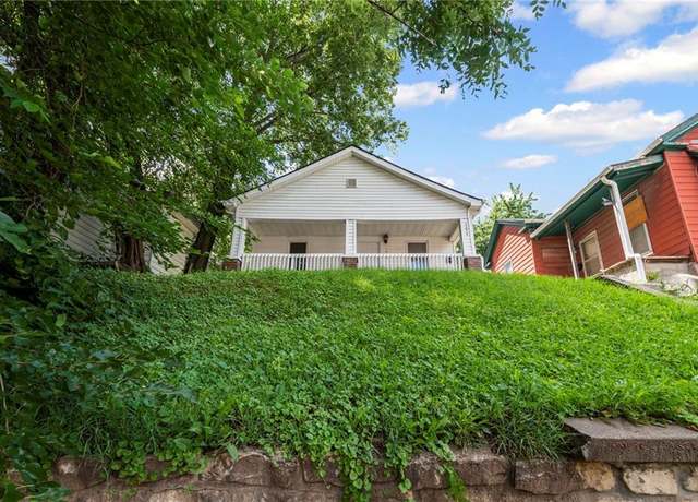 Property at 1426 N 3rd St, St Joseph, MO 64505, 3 beds, 1 bath
