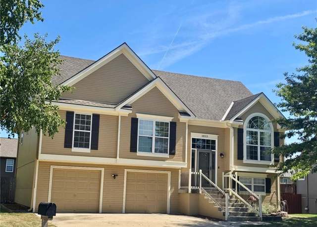 Property at 18513 Juniper St, Gardner, KS 66030, 3 beds, 2 baths