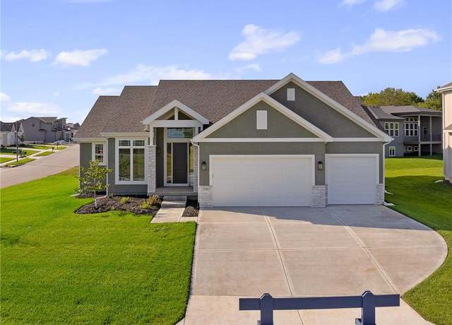 Property at 25003 W 89th Ter, Lenexa, KS 66227, 3 beds, 2.5 baths