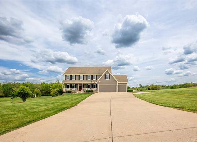 Property at 25477 Crestview Dr, Paola, KS 66071, 4 beds, 3.5 baths