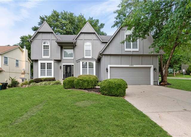 Property at 11333 Acuff Ln, Lenexa, KS 66215, 4 beds, 3.5 baths