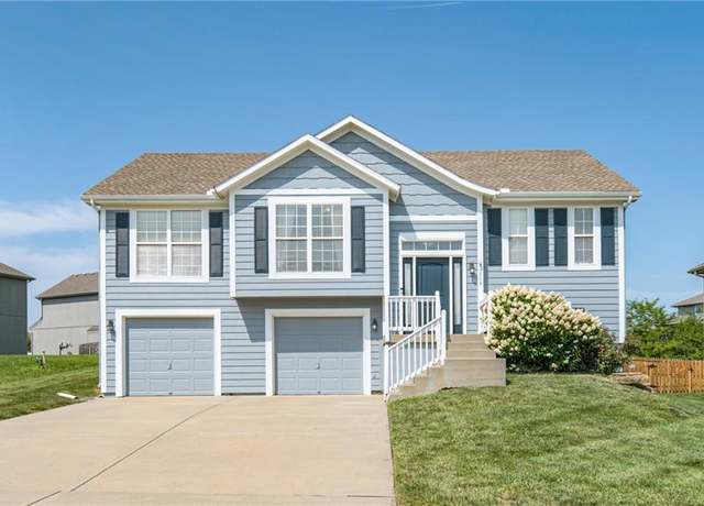 Property at 4404 NE 85th St, Kansas City, MO 64156, 3 beds, 2 baths