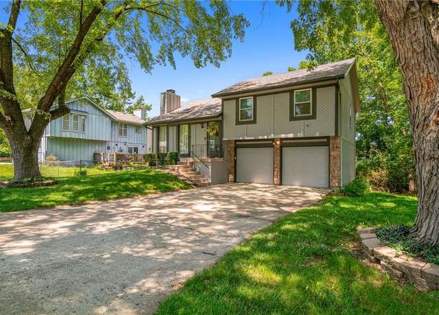 Property at 4612 Locust Ave, Kansas City, KS 66106, 3 beds, 2 baths