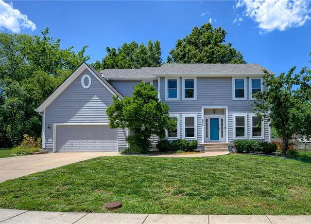 Property at 454 SE Country Ln, Lee's Summit, MO 64063, 3 beds, 2.5 baths