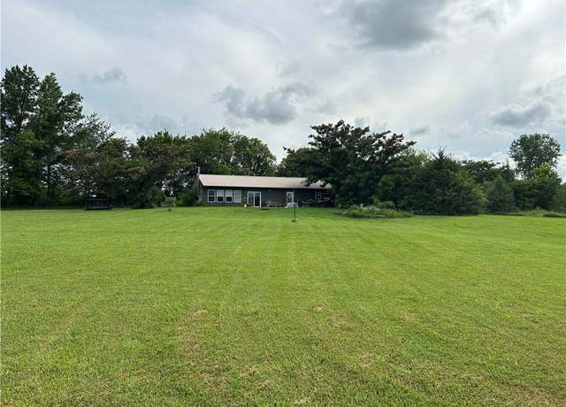 Property at 1341 NW 760p Rd, Urich, MO 64788, 3 beds, 1.5 baths