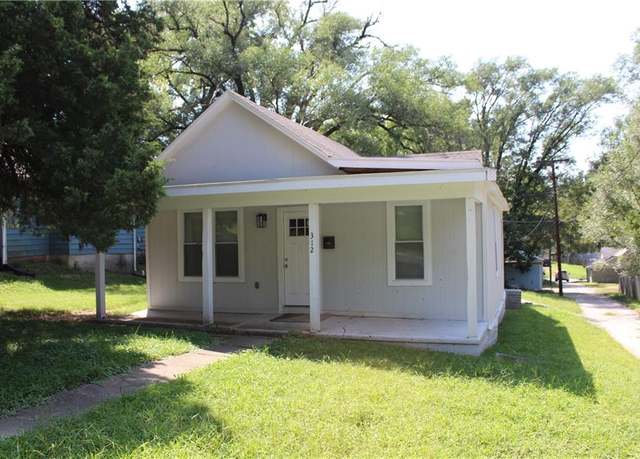 Property at 312 S 10th St, Leavenworth, KS 66048, 3 beds, 1 bath