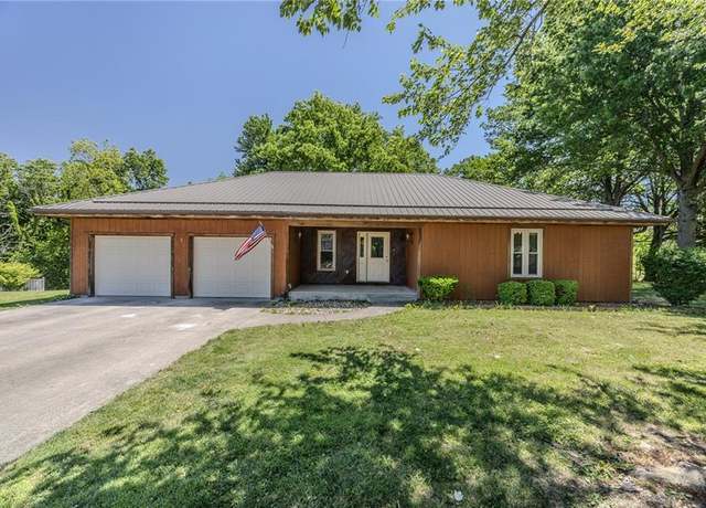 Property at 2 Sunset Dr, Lexington, MO 64067, 4 beds, 3.5 baths