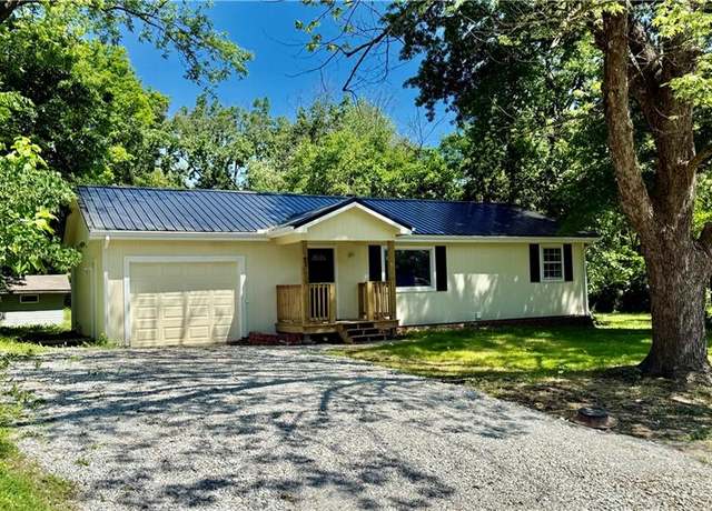 Property at 513 S Thornton St, Richmond, MO 64085, 3 beds, 2 baths