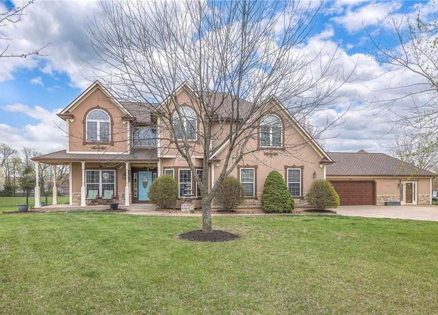 Property at 9813 Pin Oak Cir, De Soto, KS 66018, 4 beds, 4.5 baths
