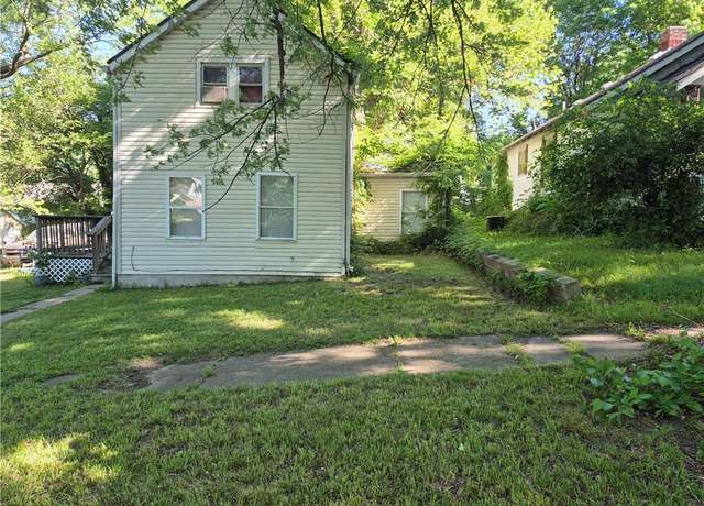 Property at 716 Olive St, Leavenworth, KS 66048, 3 beds, 1 bath
