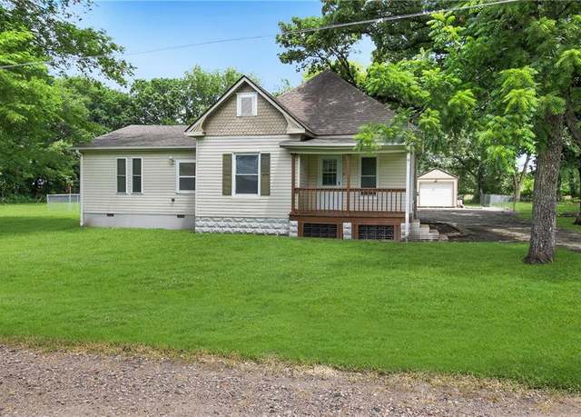 Property at 1248 24500 Rd, Parsons, KS 67357, 2 beds, 2 baths