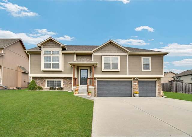 Property at 7841 N Walrond Ave, Kansas City, MO 64119, 4 beds, 3 baths