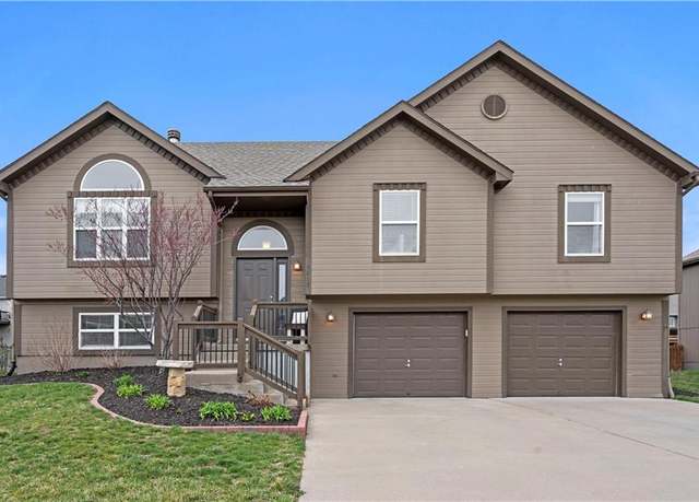 Property at 10819 N Oakland Ave, Kansas City, MO 64157, 3 beds, 3 baths