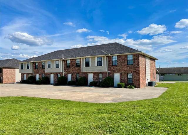 Property at 596 SE 105th Rd, Warrensburg, MO 64093, 12 beds, 9 baths