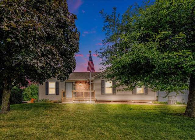 Property at 811 S Park Dr, Raymore, MO 64083, 3 beds, 2 baths