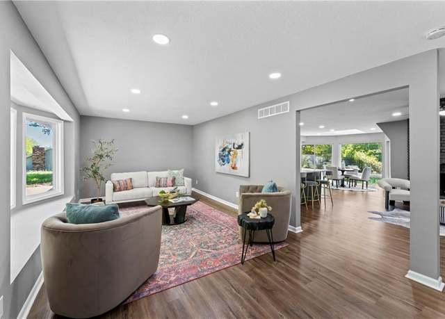 Property at 2081 Willow Ln, Excelsior Springs, MO 64024, 3 beds, 2 baths