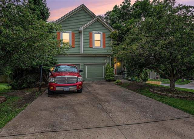 Property at 1515 Fox Run Ln, Raymore, MO 64083, 4 beds, 2.5 baths