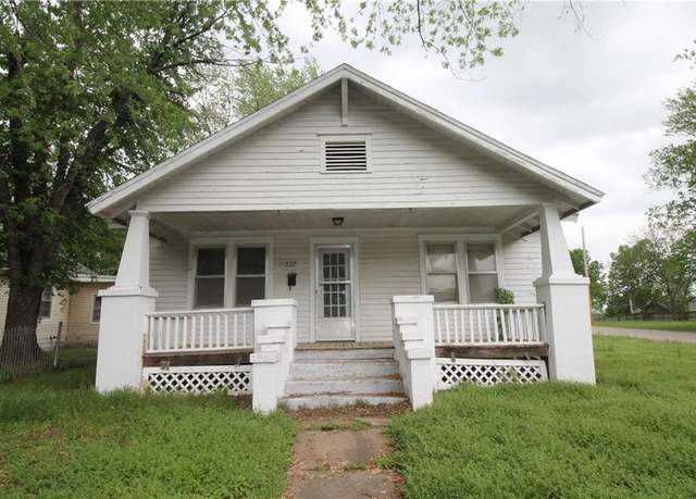 Property at 228 S Burns St, Independence, KS 67301, 2 beds, 1 bath