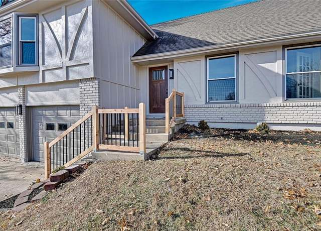 Property at 616 E 108th St, Kansas City, MO 64131, 4 beds, 2.5 baths