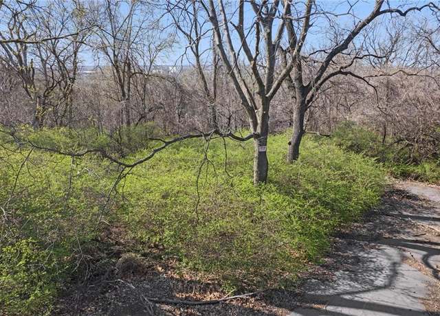 Property at 240 N Oxford Ave, Independence, MO 64053