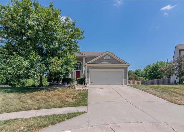 Property at 7911 N Poplar Ct, Kansas City, MO 64119, 4 beds, 3.5 baths