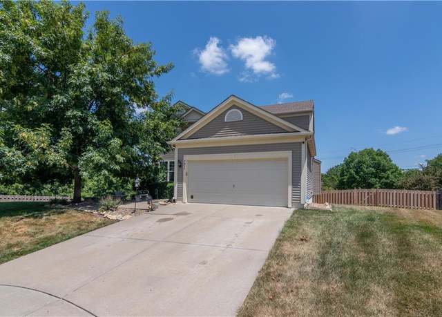Property at 7911 N Poplar Ct, Kansas City, MO 64119, 4 beds, 3.5 baths