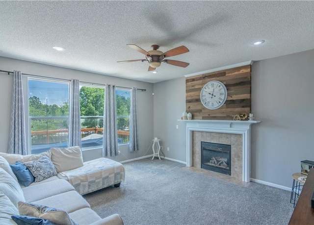 Property at 7911 N Poplar Ct, Kansas City, MO 64119, 4 beds, 3.5 baths