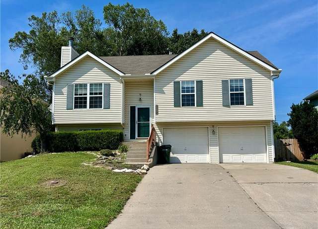 Property at 2116 High St, Leavenworth, KS 66048, 4 beds, 3 baths