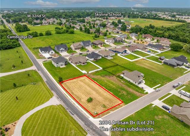 Property at 2804 Artisan Dr, Sedalia, MO 65301