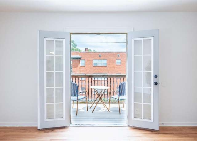 Property at 1211 W 45th St Unit 3W, Kansas City, MO 64111, 1 bed, 1 bath