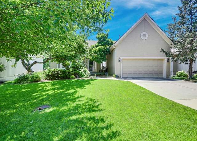 Property at 4917 W 162nd St, Overland Park, KS 66085, 3 beds, 3 baths